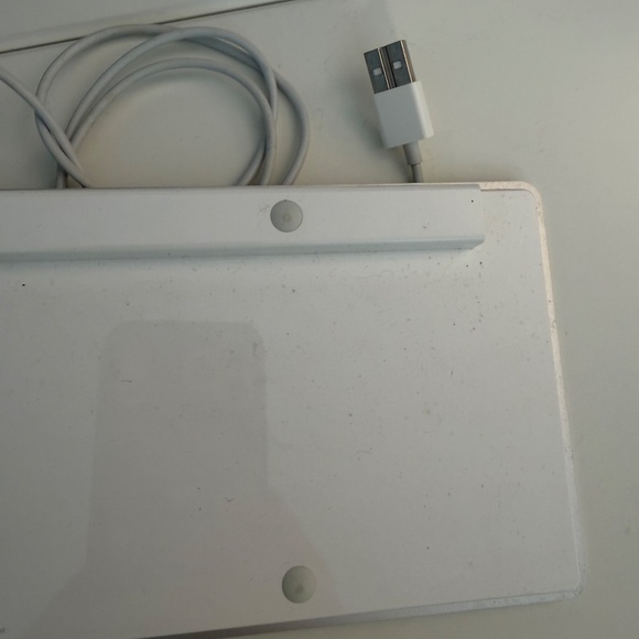 Apple Wired Keyboard with Numeric Keypad Compatible - Picture 5 of 9